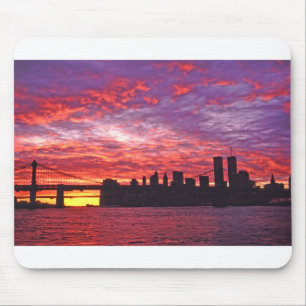 Tapis De Souris Un Coucher De Soleil Brillant Avec La Silhouette D