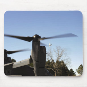 Tapis De Souris Un CV-22 Osprey se prépare à décoller