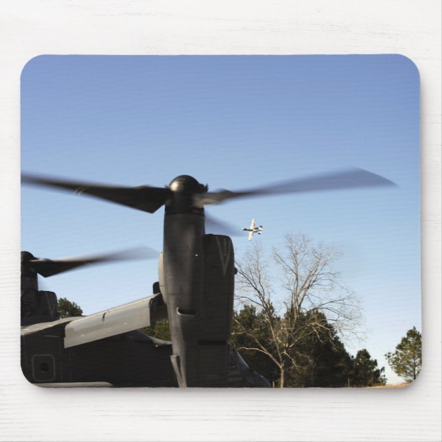 Tapis De Souris Un CV-22 Osprey se prépare à décoller (Devant)