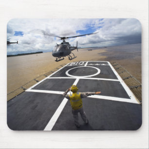 Tapis De Souris Un Eurocopter brésilien se prépare à atterrir