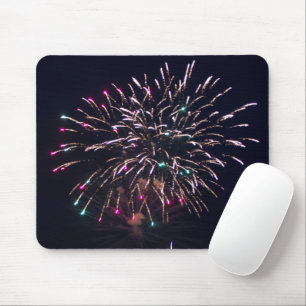 Tapis De Souris Un feu d'artifice explose à la nuit 4 juillet Phot