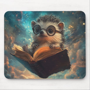 Tapis De Souris Un joli Hérisson dans une galaxie d'histoires