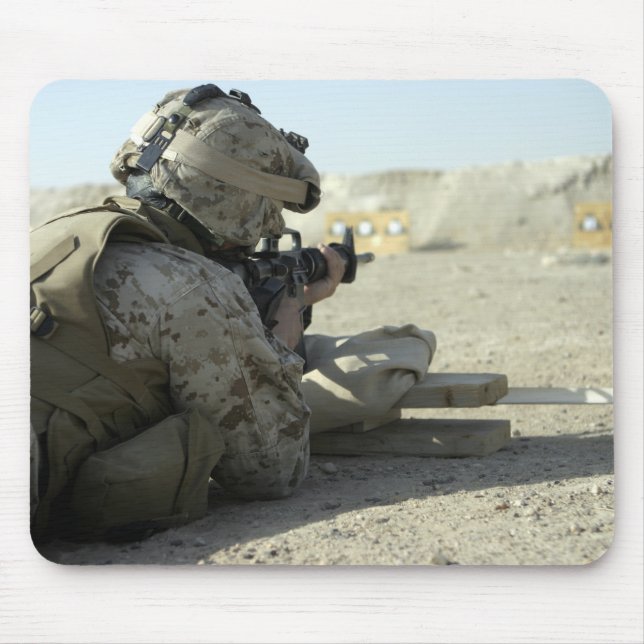 Tapis De Souris Un Marine lance un fusil de service M16A2 (Devant)