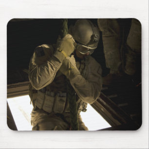 Tapis De Souris Un pararescueman de l'Armée de l'Air d'USA
