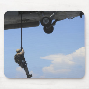 Tapis De Souris Un technicien en élimination d'explosifs