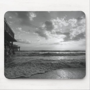 Tapis De Souris Une Plage Glorieuse En Niveaux De Gris Du Matin