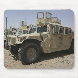 Tapis De Souris Une rangée des humvees des militaires Polic de