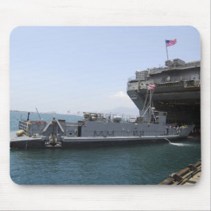 Tapis De Souris Utilité de barge de débarquement prenant positio