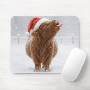 Tapis De Souris Vache des Highlands de Noël attrapant des flocons