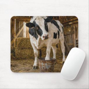 Tapis De Souris Vache Holstein debout dans un seau rouillé