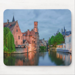 Tapis De Souris Vieille ville et beffroi la nuit à Bruges
