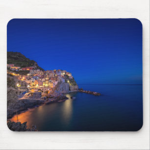 Tapis De Souris Ville de Manarola dans le Cinque Terre le soir