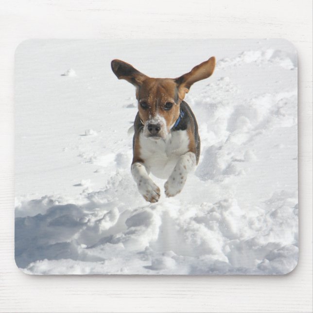 Tapis De Souris Vol de beagle dans la neige (Devant)