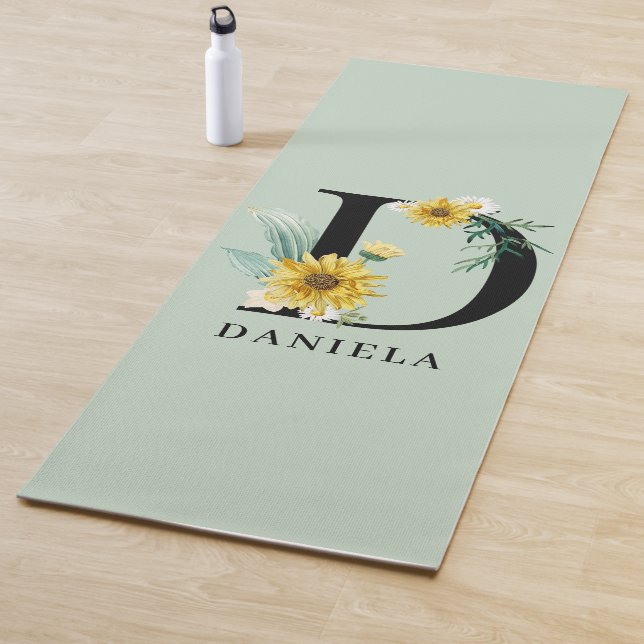 Tapis De Yoga Alphabet personnalisé D Monogramme floral  (En situation)