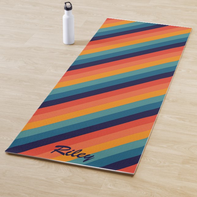 Tapis De Yoga Bande diagonale arc-en-ciel rétro (En situation)