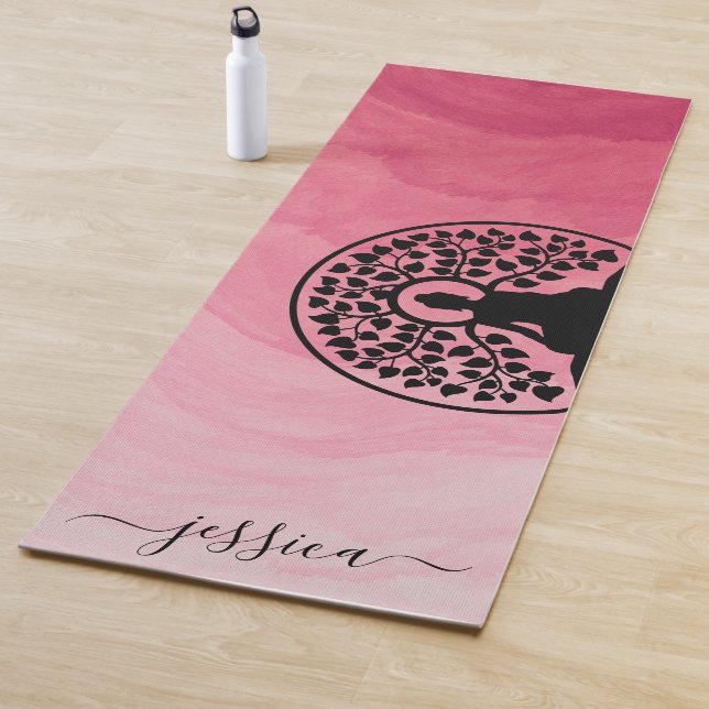 Tapis De Yoga Beau Pink Ombre Bouddha Tree Nom personnalisé (En situation)