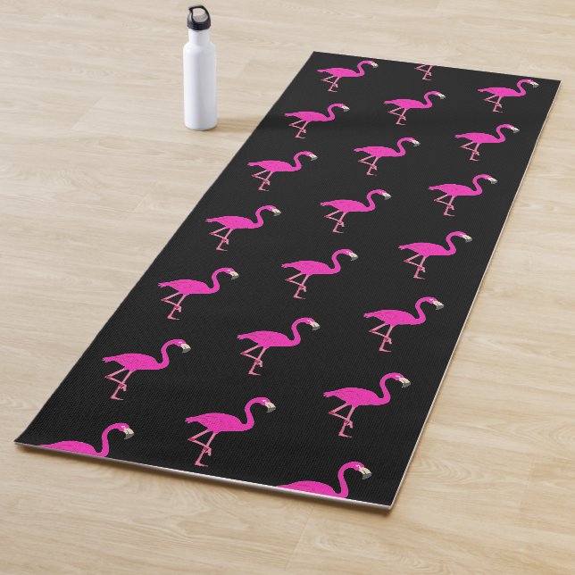 Tapis De Yoga Beaux flamants roses sur noir (En situation)