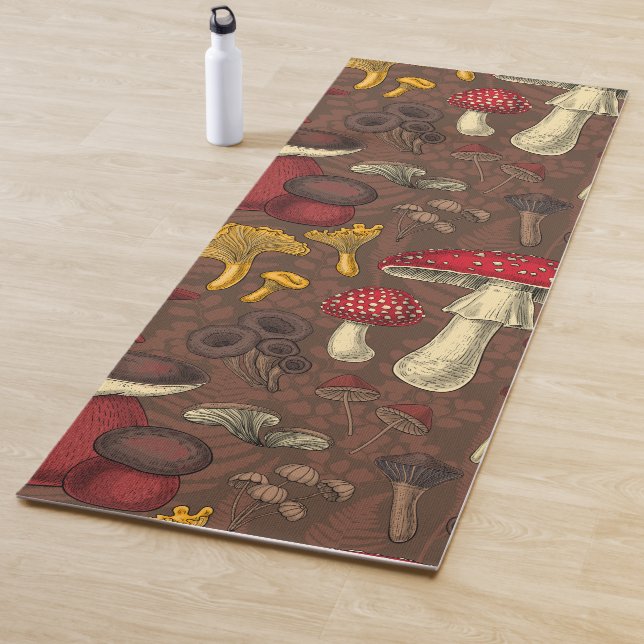 Tapis De Yoga Champignons sauvages sur brun (En situation)