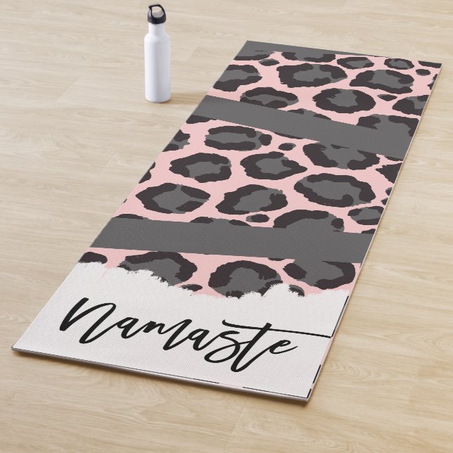 Tapis De Yoga Cheetah Léopard rose Fille Chic (En situation)
