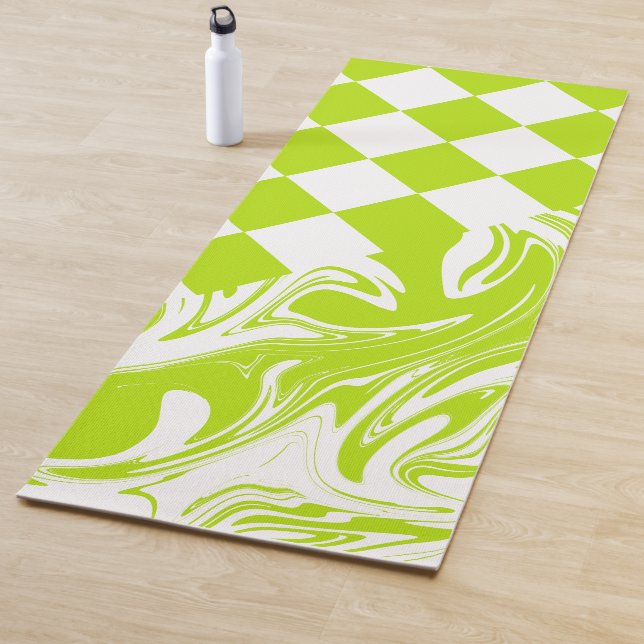 Tapis De Yoga Chèques et permules en vert et blanc de chaux (En situation)