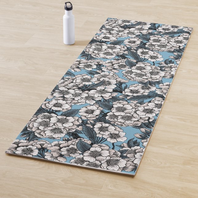 Tapis De Yoga Cherry blossom in white and blue (En situation)