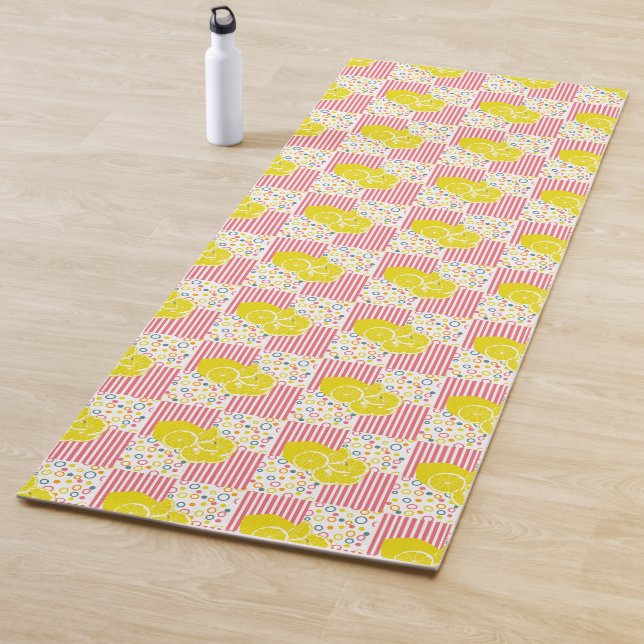 Tapis De Yoga Citrons Jaunes Bandes Blanches Rose (En situation)