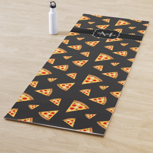 Tapis De Yoga Cool et amusante pizza tranches motif Monogram (En situation)