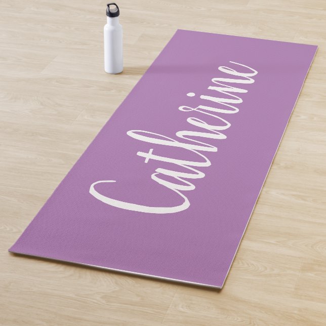 Tapis de Yoga couleur solide personnalisé avec nom (En situation)