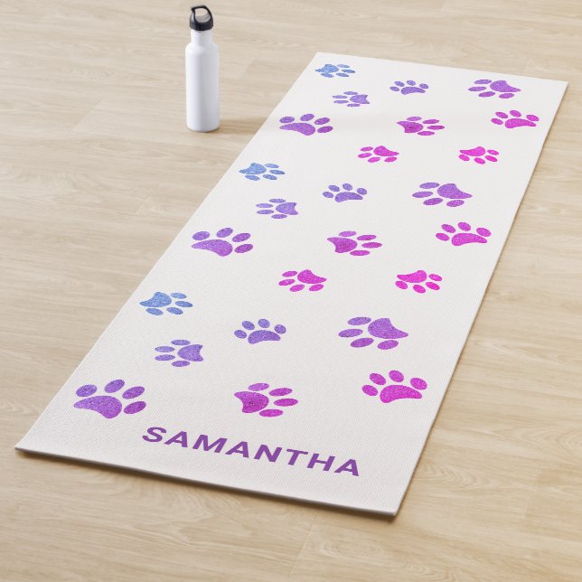Tapis De Yoga Cute violet bleu rose Empreintes de pattes personn (En situation)