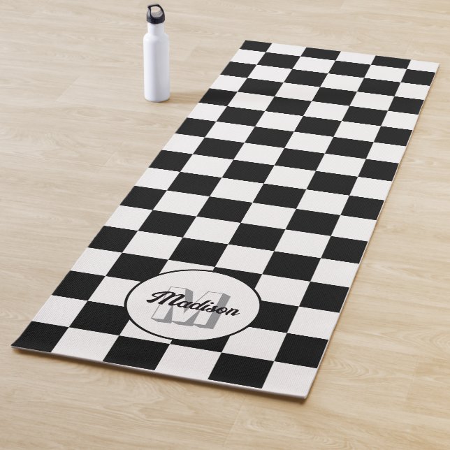 Tapis De Yoga Damas noir et blanc Rétro Monogramme (En situation)