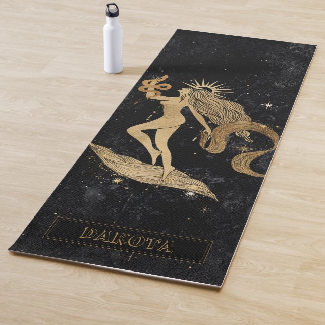Tapis De Yoga Déesse du Zodiaque | Astrologie Cosmologique Gold  (En situation)