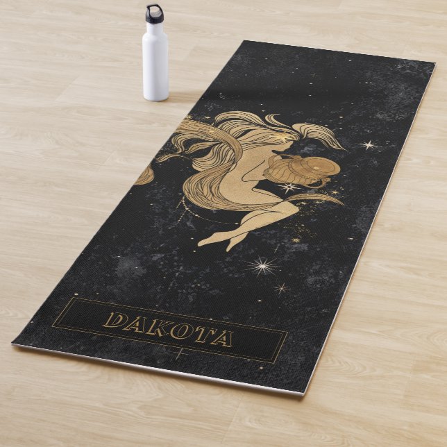 Tapis De Yoga Déesse du Zodiaque | Astrologie Cosmologique Gold  (En situation)