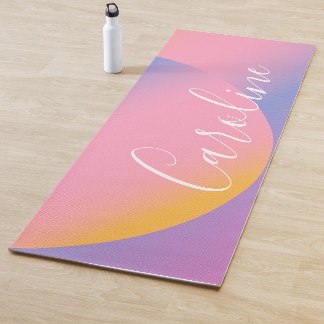 Tapis De Yoga Dégradé violet super | Nom de script personnalisé (En situation)