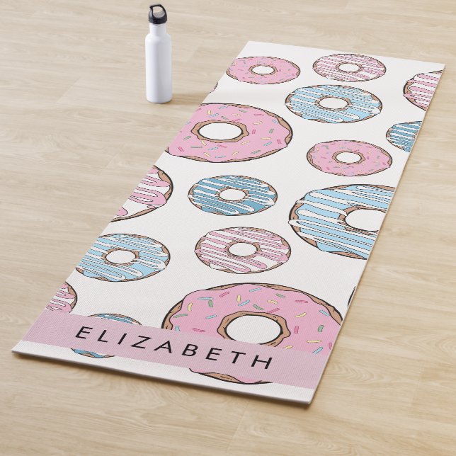 Tapis De Yoga Donuts Roses, Donuts Bleus, Sprinkings, Votre Nom (En situation)