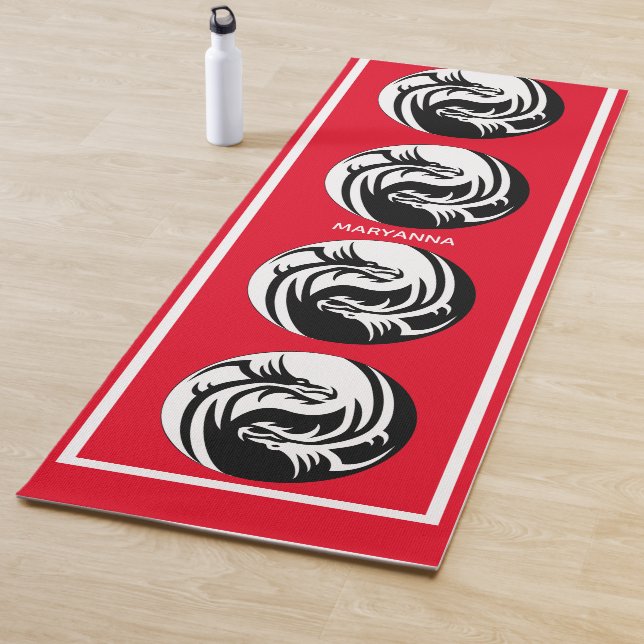 Tapis De Yoga Dragons de Yin et Yang en rouge (En situation)