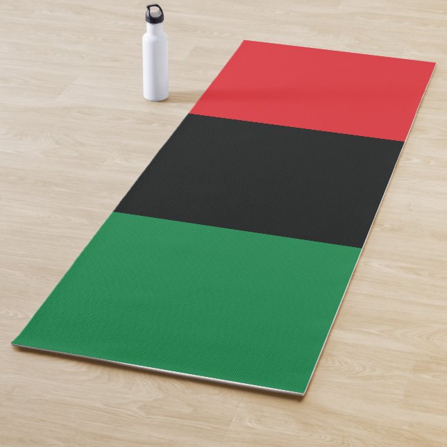 Tapis De Yoga Drapeau rouge, noir et vert (En situation)