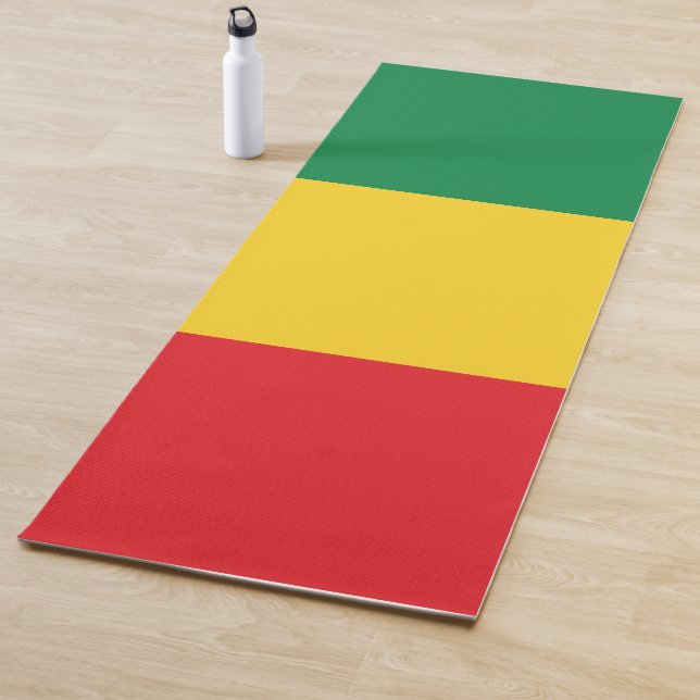 Tapis De Yoga Drapeau vert, or (jaune) et rouge (En situation)