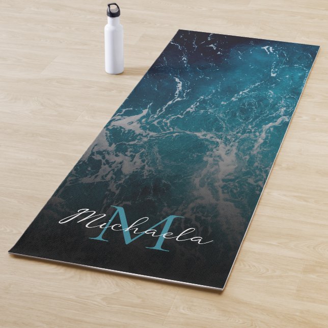 Tapis De Yoga Eau de mer blanche et bleu mousseux abstrait Monog (En situation)