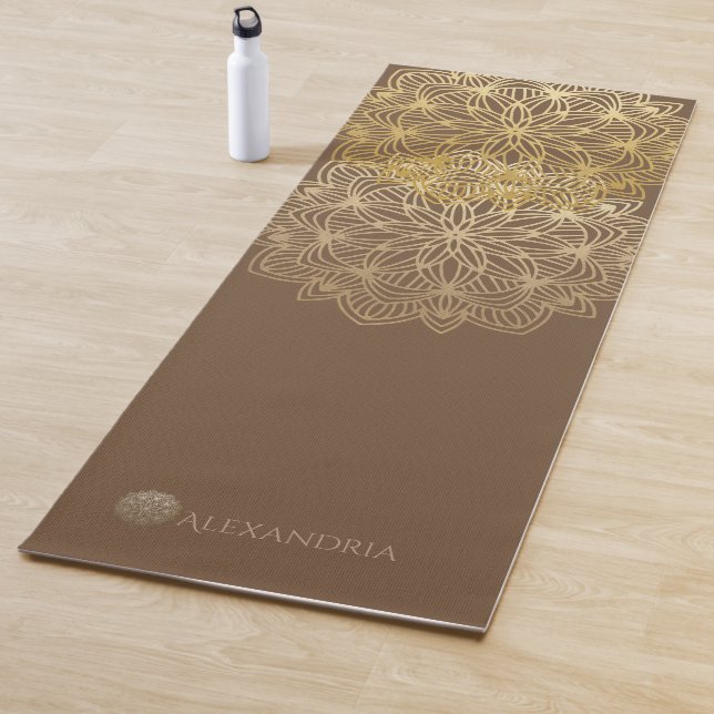Tapis De Yoga Élégant Mandala Gold Brown Personnalisé (1 côté) (En situation)