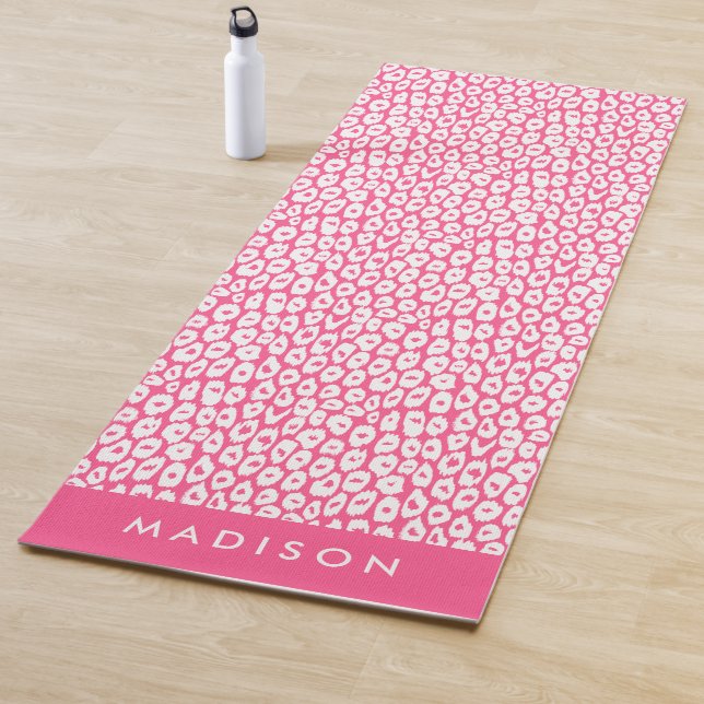 Tapis De Yoga Empreinte de léopard rose chaud personnalisé (En situation)
