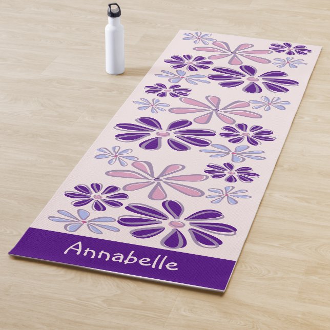 Tapis De Yoga Fille Indigo Pink Nom Flower Doodle Motif (En situation)