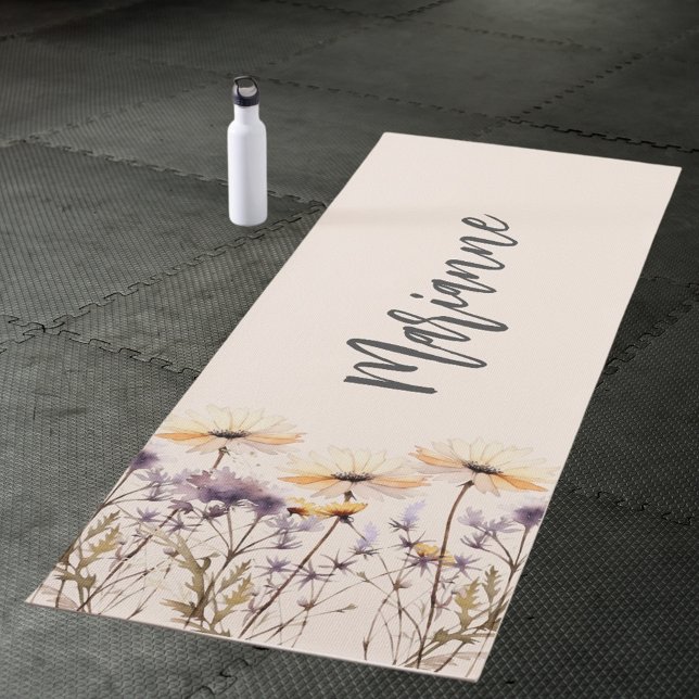 Tapis De Yoga Fleur sauvage beige jaune violet script de nom per (Créateur téléchargé)