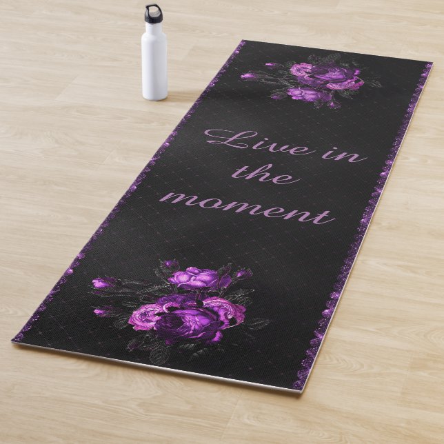 Tapis De Yoga Fleur violette avec devis personnalisé (En situation)