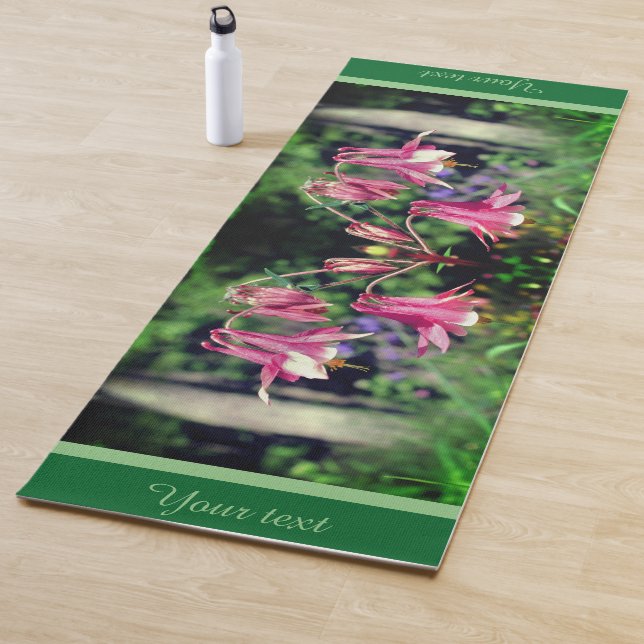 Tapis De Yoga Fleurs de colonne rose Gros plan Personnalisé (En situation)