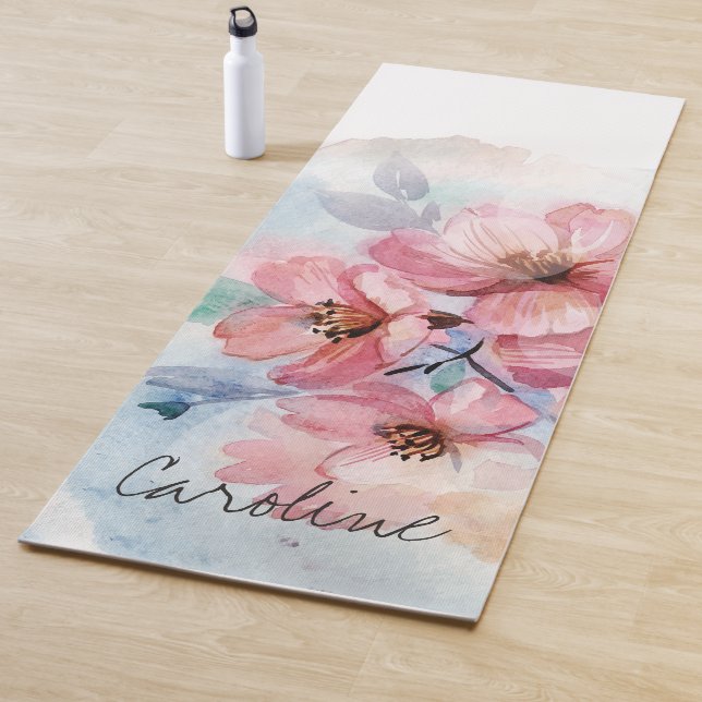 Tapis De Yoga Fleurs de printemps aquarelles. Ajouter un nom. (En situation)