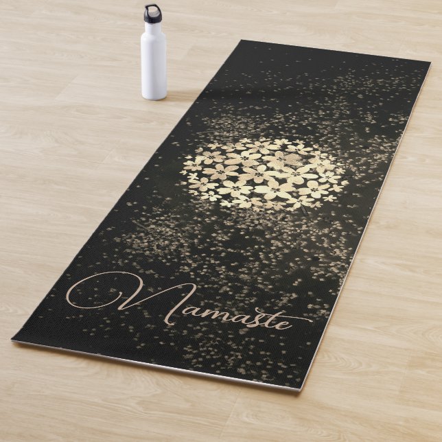 Tapis De Yoga Fleurs d'or personnalisées Confetti sur Brown (En situation)