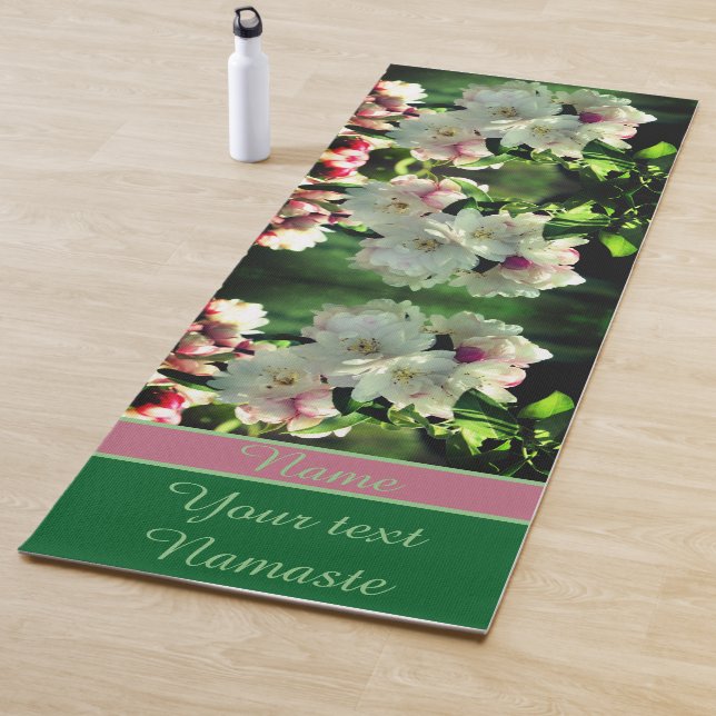 Tapis De Yoga Flore printanière personnalisée (En situation)