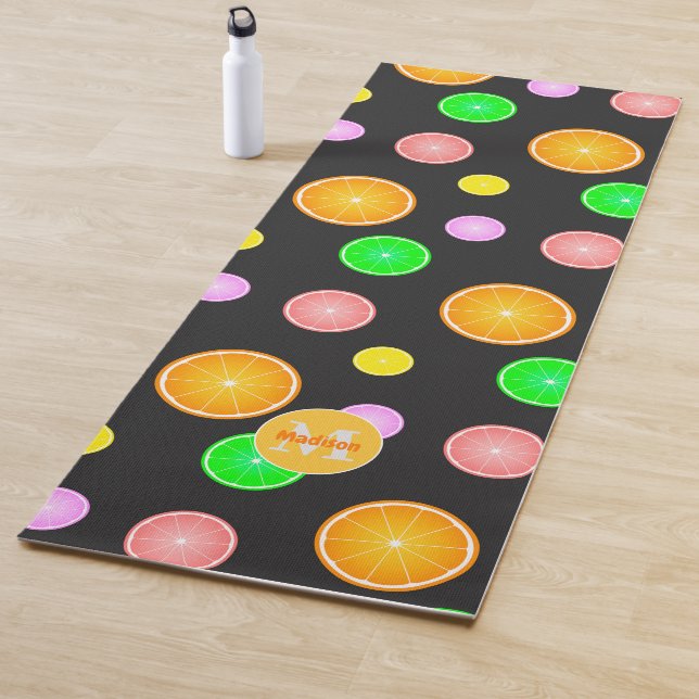 Tapis De Yoga Fruit citron orange motif Monogram (En situation)