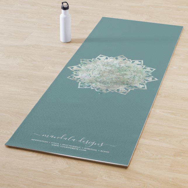 Tapis De Yoga Green black two sided Mandala (En situation)