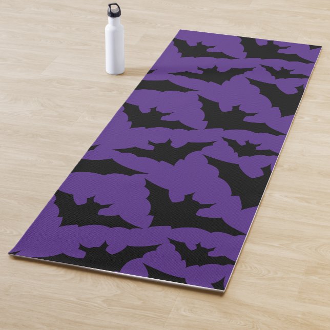 Tapis De Yoga Halloween chauves-souris violet cool éffrayant mot (En situation)